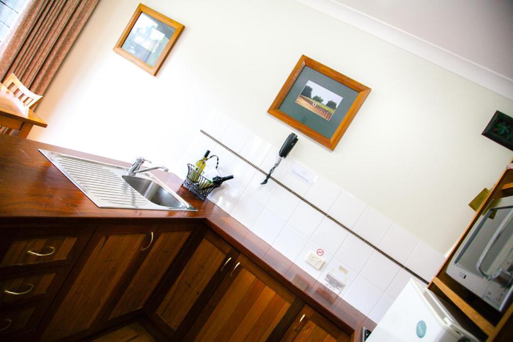 Perricoota Vines Retreat Otel Moama Oda fotoğraf